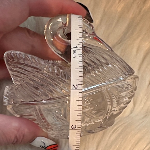 Elegant Glass Swan Figurine - Picture 8 of 10